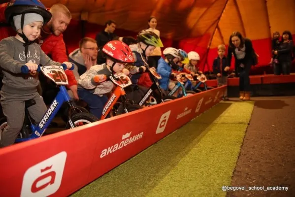 Занятия в школе беговела (на ул. Бурнаковской), фото 2