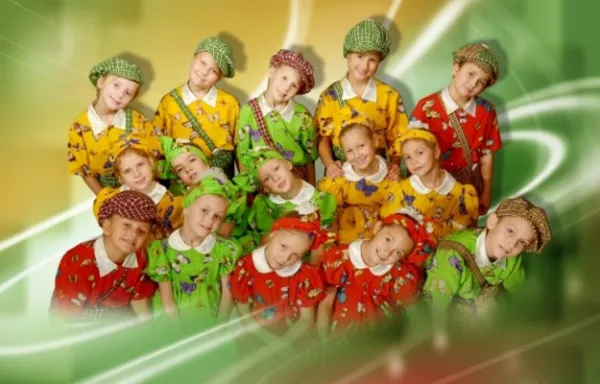 Народный ансамбль танца «Сибирские узоры», средняя группа