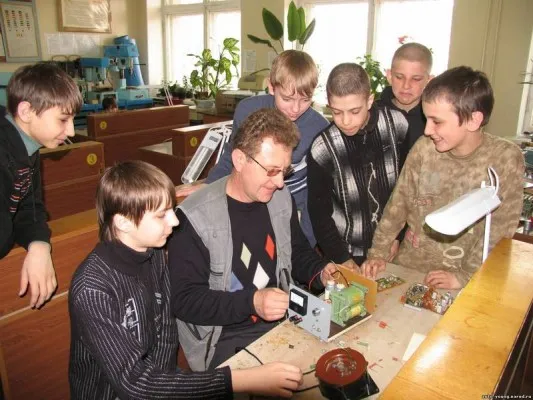 Юные любители радиотехники