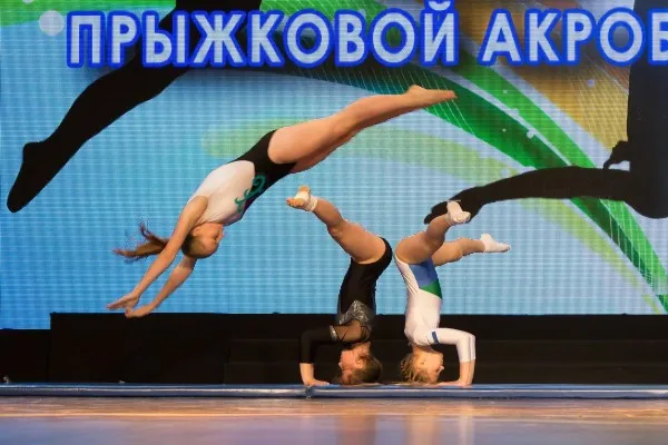 ПРЫЖКИ НА БАТУТЕ