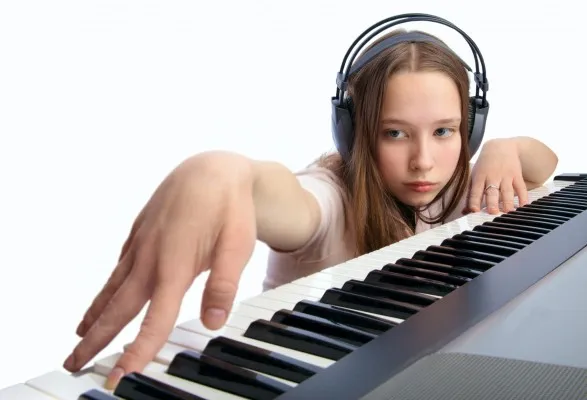 Обучение игре на синтезаторе