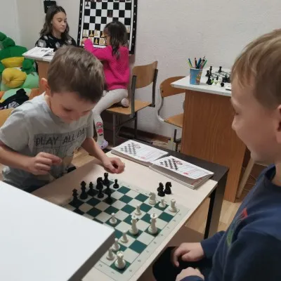 Шахматная школа Умники и умницы