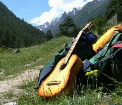 Туризм. Гитара. Песня