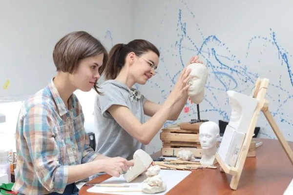 Скульптура, занятия для взрослых и детектив