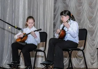 Домра, балалайка