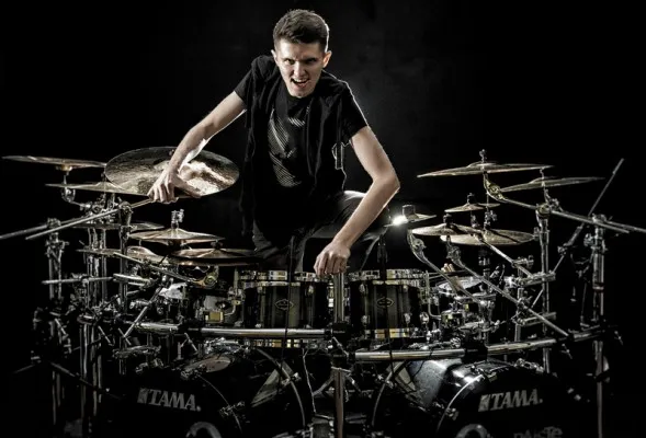 Уроки игры на барабанах Shunko Drum School