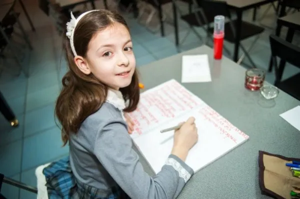 Занятия Каллиграфией в школе UNIQUM KIDS в пространстве "преЛАБ"