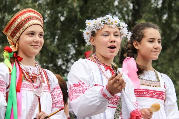 Образцовый фольклорный ансамбль «Скоморошина» (на Лесном проезде)